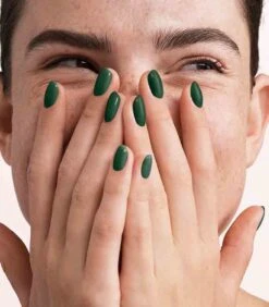 Pink Gellac - Graceful Green - Gellak - Vegan - Groen - Creamy Finish - 15 Ml -Cosmetisch Kortingswinkel 1050x1200 1