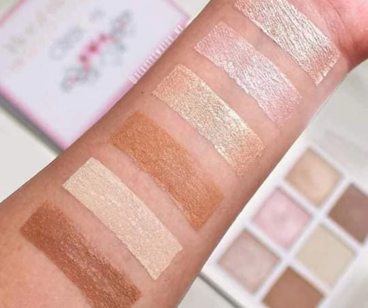 Beauty Creations Floral Bloom Highlight & Contour Palette 9 Beauty Creations Floral Bloom Highlight & Contour Palette - Afbeelding 9