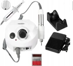 Merkloos Nagelfrees - Elektrische Nagelvijl - Wit - Inclusief Bitjes - 30.000 Rpm - Snelheidsregeling - Draairichting Tweezijdig - Hand En Voetpedaal - Nagelfreesmachine - Manicure En Pedicure - Complete Set - Nagelfrees Machine -Cosmetisch Kortingswinkel 1200x1078 1