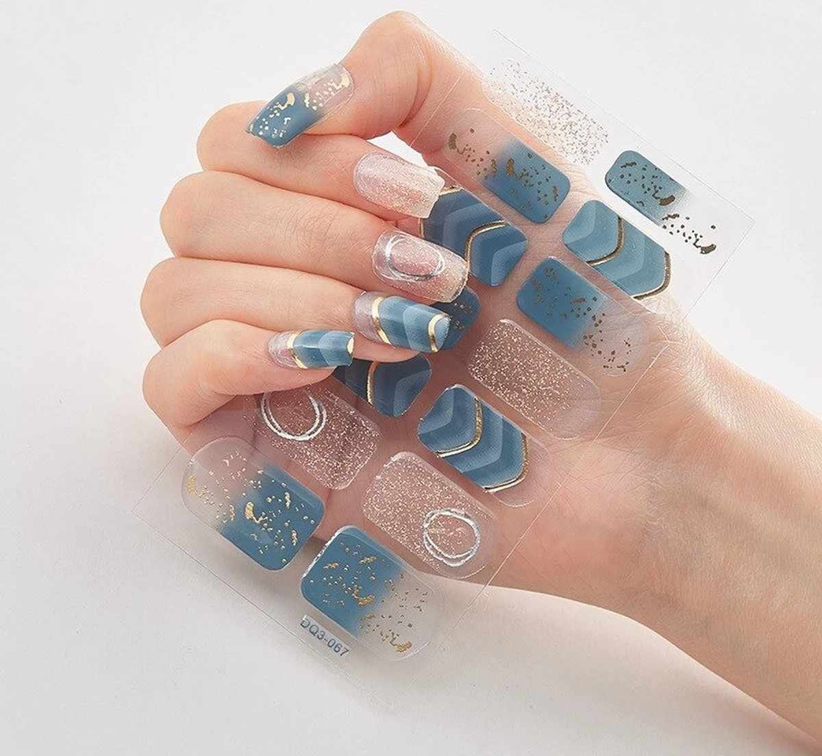Merkloos Luxe Nagelstickers - Nepnagels - Plaknagels Zelfklevende - Nagelstickers - Kunstnagels - 14 Stuks - Bluegold 1 Merkloos Luxe Nagelstickers - Nepnagels - Plaknagels Zelfklevende - Nagelstickers - Kunstnagels - 14 Stuks - Bluegold