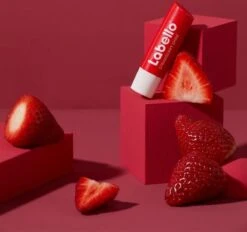 Labello Lippenbalsem Fruity Shine Strawberry Blister (5.5ml) -Cosmetisch Kortingswinkel 1200x1128 5