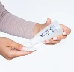 Herome Nagellakremover Nagellakverwijderaar - Nagelverzorging - Caring Nail Polish Remover - Acetonvrij - 120ml -Cosmetisch Kortingswinkel 1200x1175