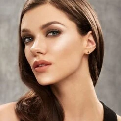 Maybelline Master Studio Strobing Highlighter Stick - 100 Light 17 Maybelline Master Studio Strobing Highlighter Stick - 100 Light -Cosmetisch Kortingswinkel 1200x1200 1053