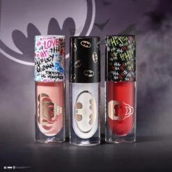 Makeup Revolution X Harley Quinn™ - What You Think I’m A Doll? Lip Gloss 5 Makeup Revolution X Harley Quinn™ - What You Think I’m A Doll? Lip Gloss -Cosmetisch Kortingswinkel 1200x1200 1372