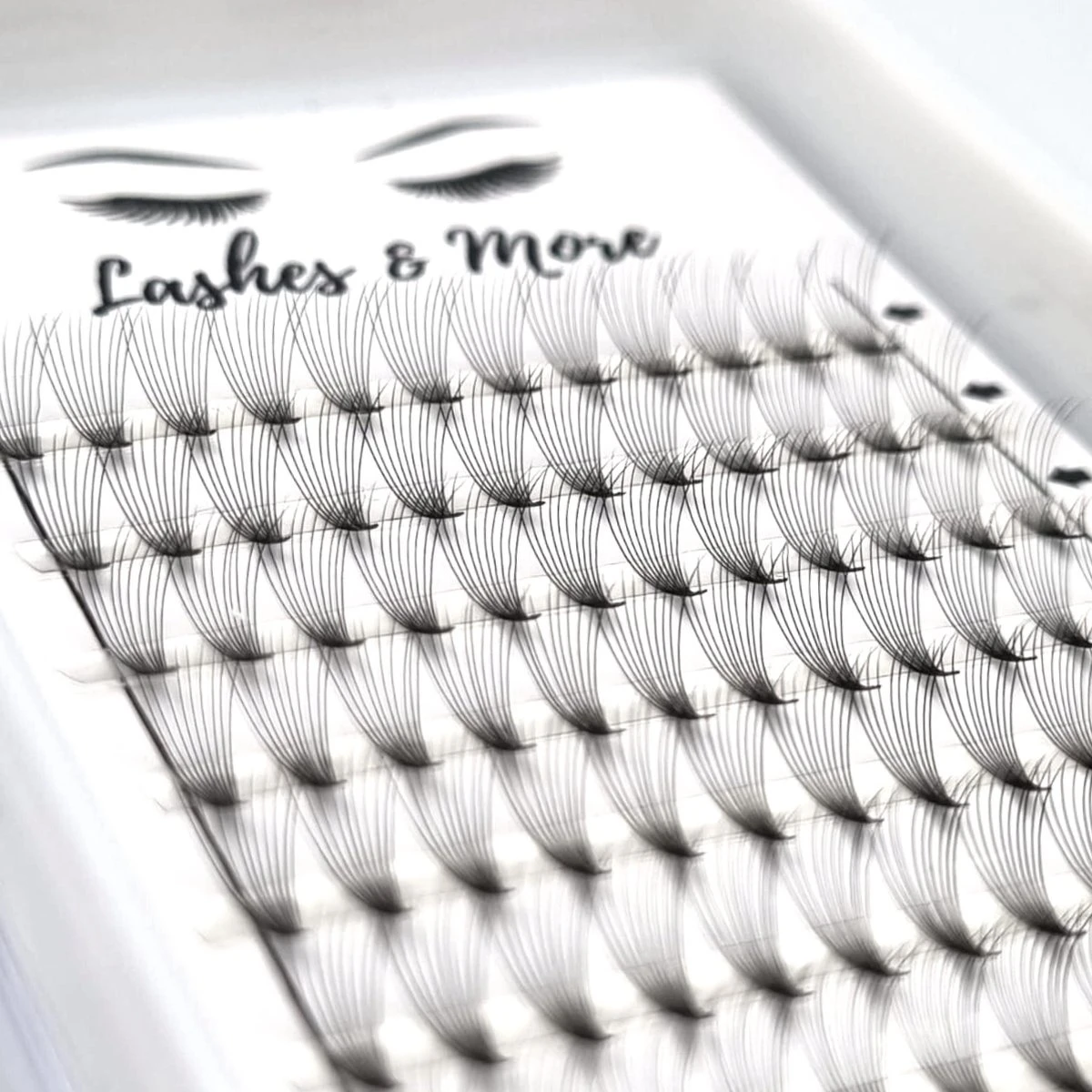 Lashes & More - Nepwimpers - 10D 13mm 0.05 D Krul - Pre-Made Volume Fans – Russian Volume – Pre-Made Fans- Wimperextensions – Wimper Extensions - Verkrijgbaar In Lengte 9mm Tot 15mm 2 Lashes & More - Nepwimpers - 10D 13mm 0.05 D Krul - Pre-Made Volume Fans – Russian Volume – Pre-Made Fans- Wimperextensions – Wimper Extensions - Verkrijgbaar In Lengte 9mm Tot 15mm - Afbeelding 2