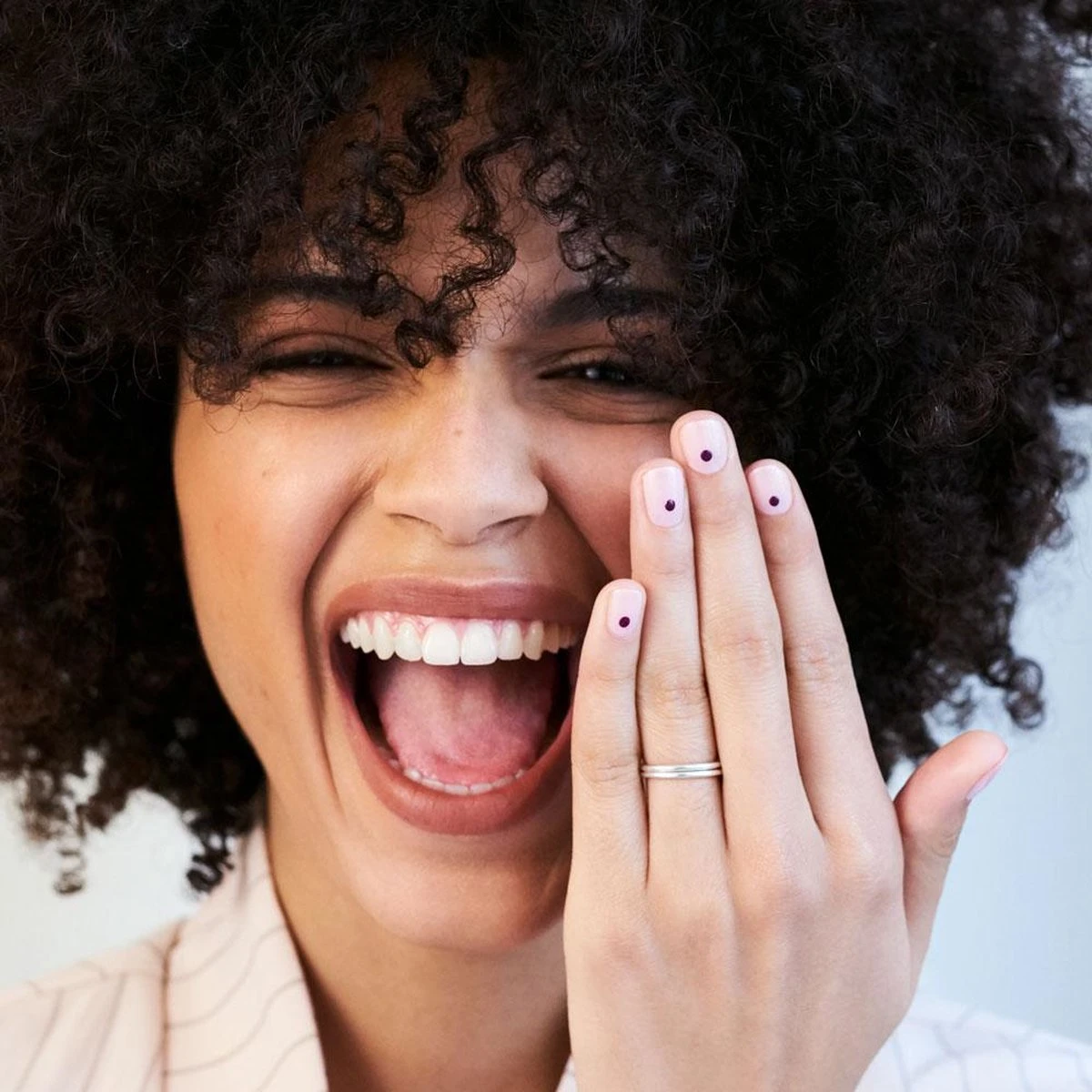 Bourjois 1 Seconde Nagellak - 13 Bouquet Of Roses 4 Bourjois 1 Seconde Nagellak - 13 Bouquet Of Roses - Afbeelding 4