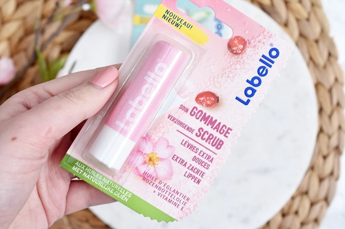 Labello Lipscrub Rozenbottelolie 4 Labello Lipscrub Rozenbottelolie - Afbeelding 4