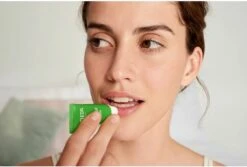 Weleda Skin Food Lip Balm -Cosmetisch Kortingswinkel 1200x810 1