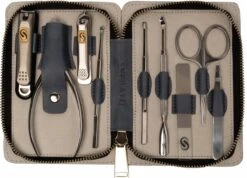Skeraxo 8-delige Luxe Verschillende Tools - Professioneel Manicure Set & Pedicureset Met Nagelvijl & Nageltang – Behandeling Nagels En Huid -Cosmetisch Kortingswinkel 1200x866 2