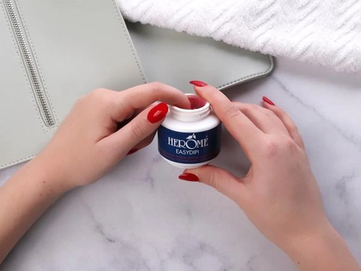 Herome Easydip Nagellakremover Nagellakverwijderaar - In Een Potje Met Ingebouwde Borsteltjes - Navulbaar Met Caring Nail Polish Remover 5 Herome Easydip Nagellakremover Nagellakverwijderaar - In Een Potje Met Ingebouwde Borsteltjes - Navulbaar Met Caring Nail Polish Remover - Afbeelding 5