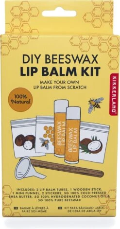 Kikkerland DIY Bijenwas Lip Balsem Kit - Maak Je Eigen Lippenbalsem - 100% Natuurlijk - Voor Twee Balsem Sticks -Cosmetisch Kortingswinkel 629x1200