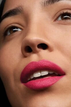 Rimmel London Lasting Finish Extreme Lippenstift - Buzz'n 130 -Cosmetisch Kortingswinkel 801x1200 7