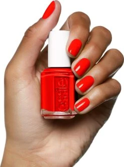 Essie Fifth Avenue 64 - Rood - Nagellak -Cosmetisch Kortingswinkel 890x1200 1