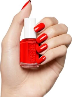 Essie Fifth Avenue 64 - Rood - Nagellak -Cosmetisch Kortingswinkel 894x1200