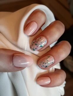 SD Press On Nails - B-Series - Plaknagels - Gelnagels - Handgemaakt - 20 Stuks - B37 - Nude Nagels Met Glitter - Nepnagels Met Lijm - Korter Rond - Accessoires - Nagelstudio - Gellak - Nageltips - Nagelset - Nagelstudio - Nagels Met Lijm - Nepnagels -Cosmetisch Kortingswinkel 912x1200