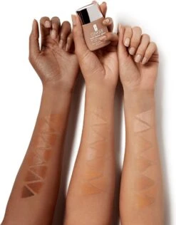 Clinique - Even Better Light Reflecting Makeup Spf15 Face Primer Cn 52 Neutral 30Ml -Cosmetisch Kortingswinkel 939x1200