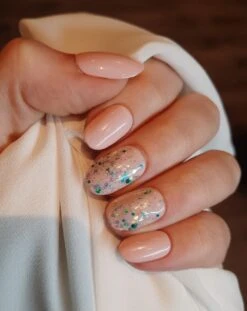 SD Press On Nails - B-Series - Plaknagels - Gelnagels - Handgemaakt - 20 Stuks - B37 - Nude Nagels Met Glitter - Nepnagels Met Lijm - Korter Rond - Accessoires - Nagelstudio - Gellak - Nageltips - Nagelset - Nagelstudio - Nagels Met Lijm - Nepnagels -Cosmetisch Kortingswinkel 954x1200